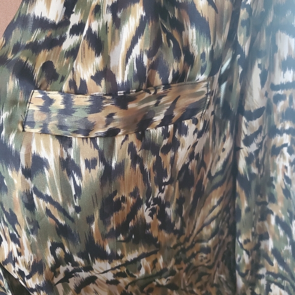 Nicola Camouflage Animal print silky blouse - Picture 4 of 8